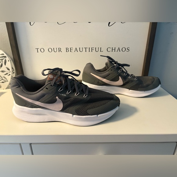 Nike Run Swift 3 Running Shoe - Women's 8 - Picture 4 of 8